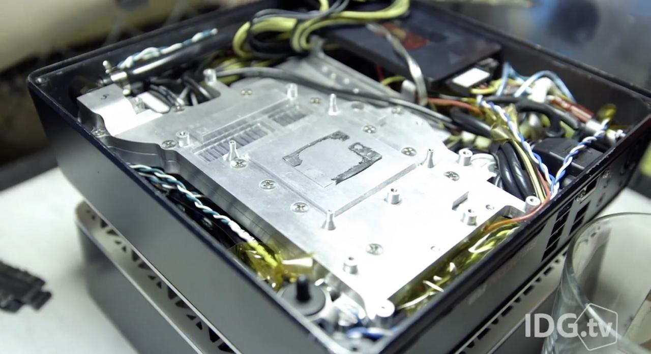 [25/08/2015] AMD Project Quantum: Mini-PC mit R9 Fury X auseinandergenommen (5)