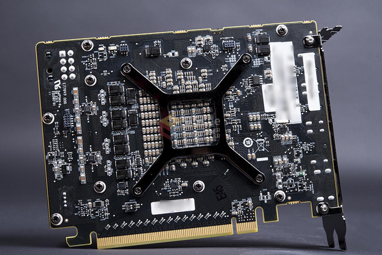 [25/08/2015] Radeon R9 Nano: Erste Bilder vom PCB und ein 489 g schwerer Kühler (2)