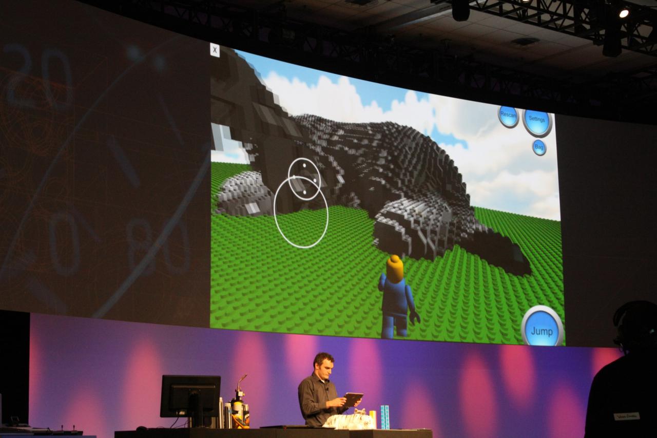 [20/08/2015] Cool: Bauten aus Legosteinen werden mit der RealSense-Kamera eingescannt und lassen sich wenig später in einem Spiel interaktiv erkunden. (2)