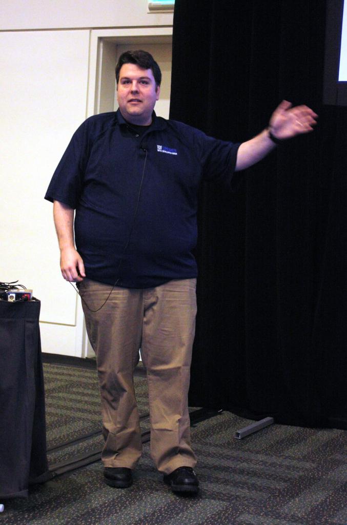 [19/08/2015] Mitten ins Gigahertz: Skylake-Overclocking auf dem IDF 2015 (im Bild: Dan Ragland)