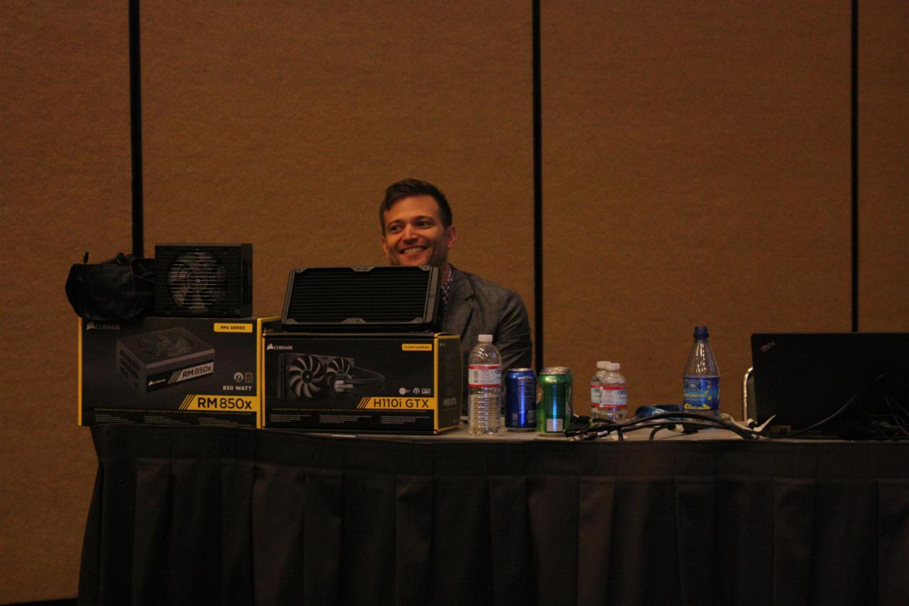 [19/08/2015] Mitten ins Gigahertz: Skylake-Overclocking auf dem IDF 2015 (im Bild: Colin Brix)