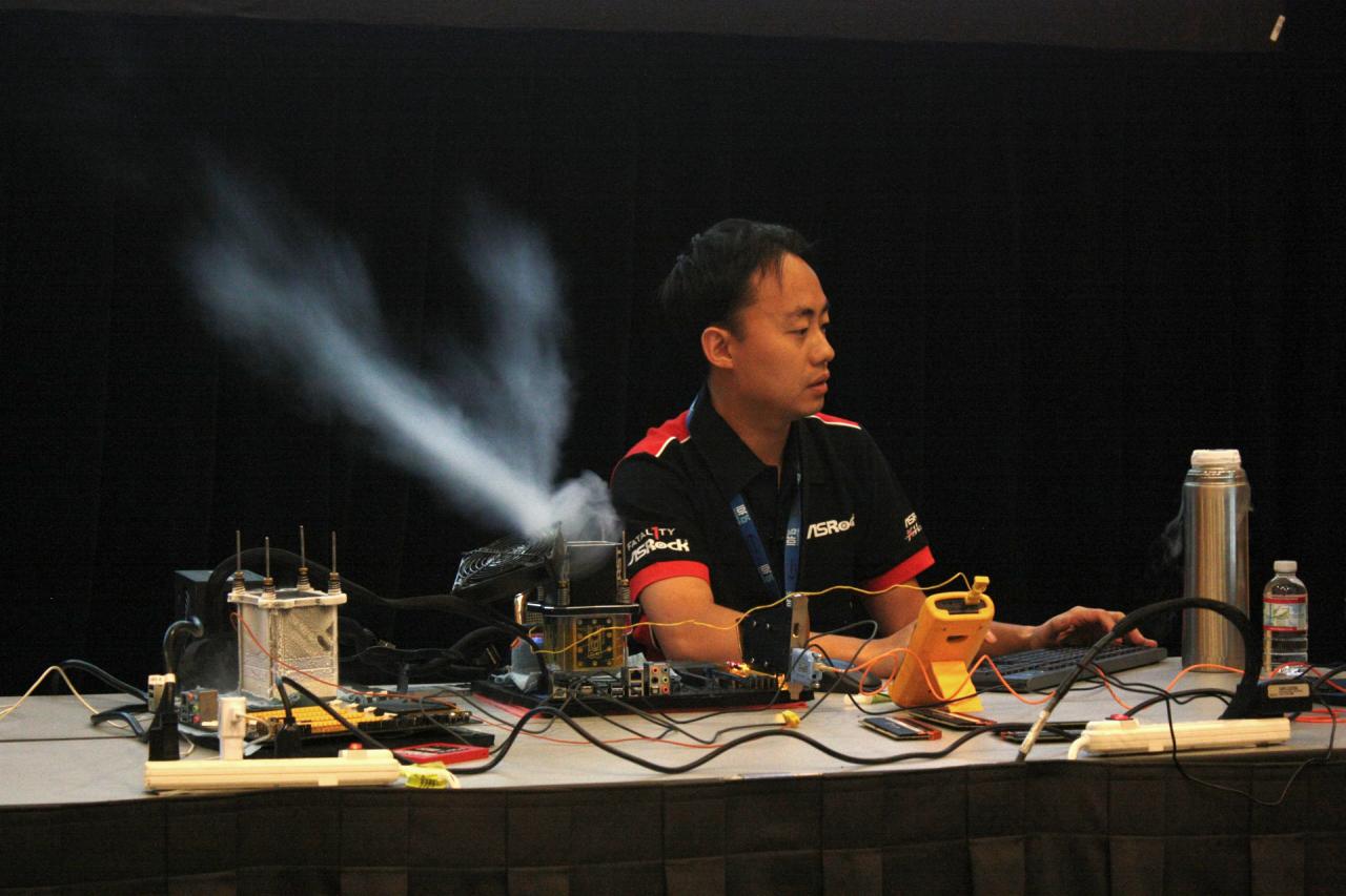 [19/08/2015] Mitten ins Gigahertz: Skylake-Overclocking auf dem IDF 2015 (5)
