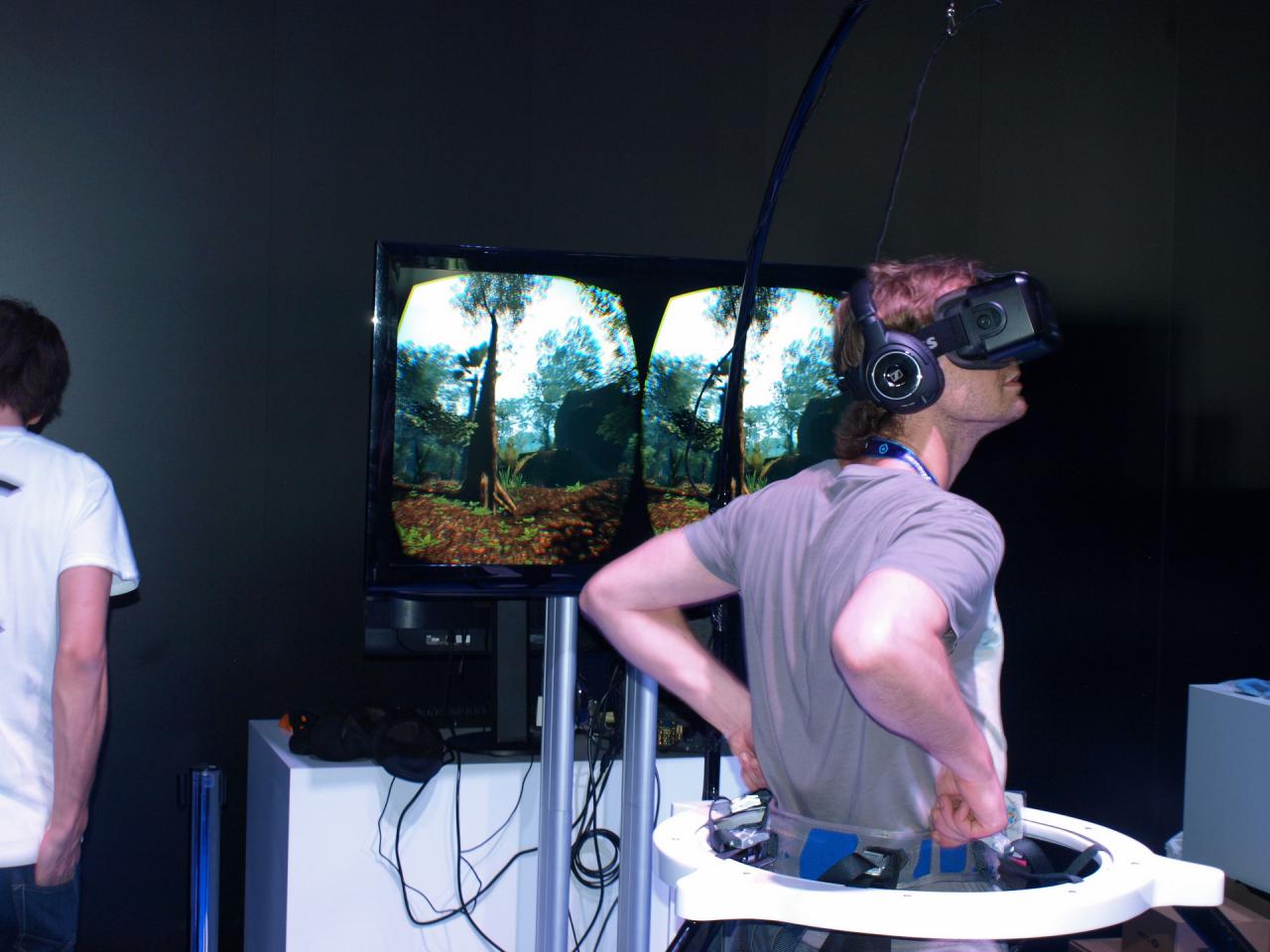 [07/08/2015] Eins der Highlights der Gamescom 2015 war mit Sicherheit der Cyberith Virtualizer, der am Caseking-Stand zu bewundern war. Natürlich wollten auch wir das vor Ort liebevoll 
