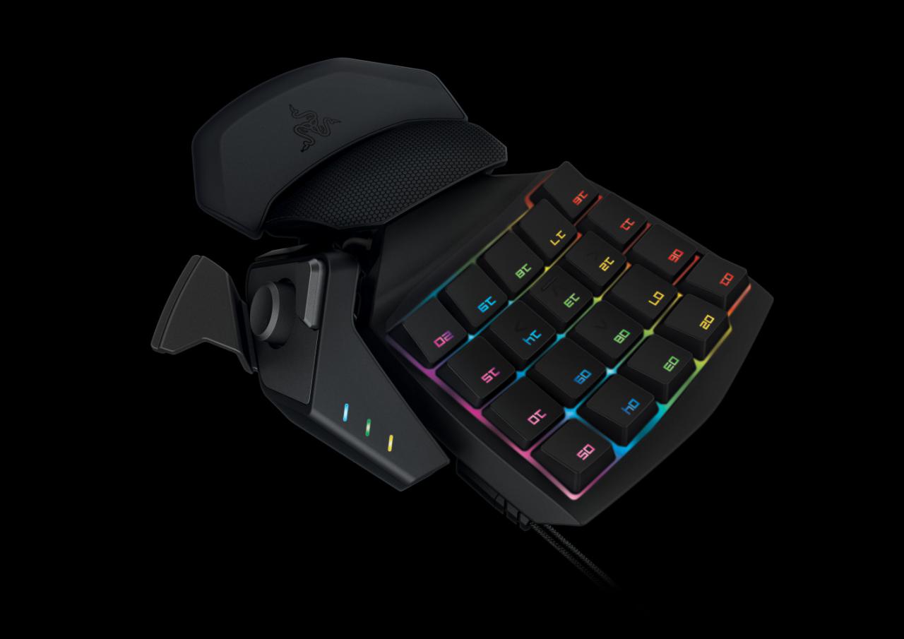 [05/08/2015] Razer auf der Gamescom: Orbweaver Chroma und Deathstalker Chroma angekündigt (8)
