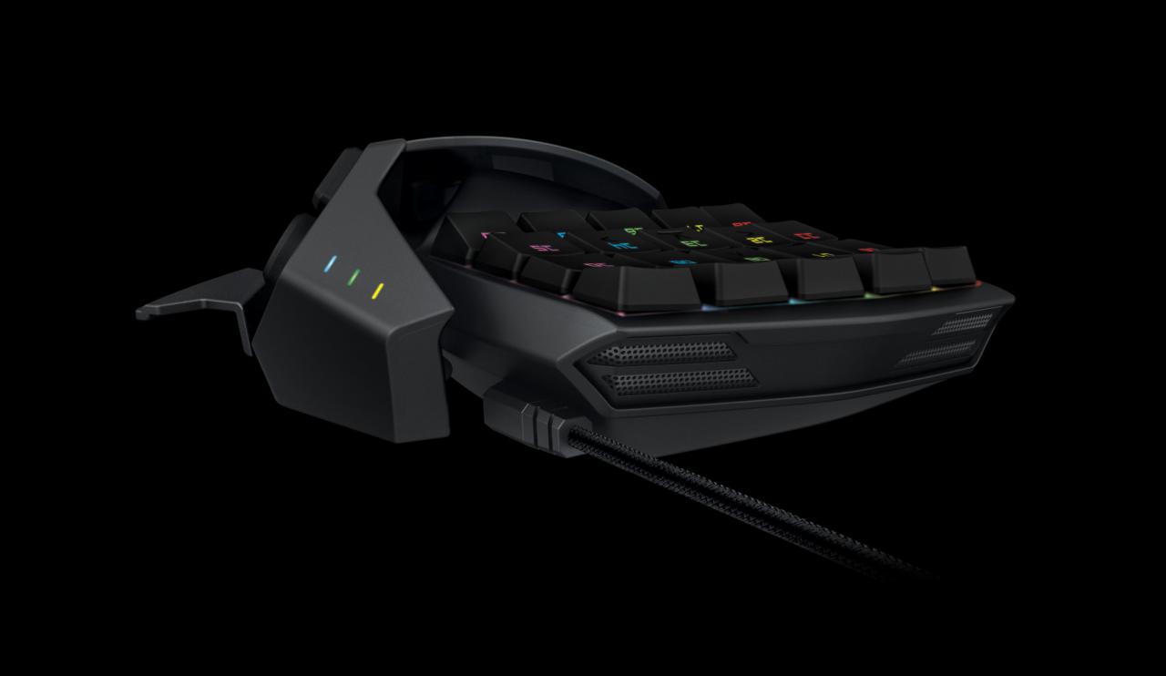 [05/08/2015] Razer auf der Gamescom: Orbweaver Chroma und Deathstalker Chroma angekündigt (9)