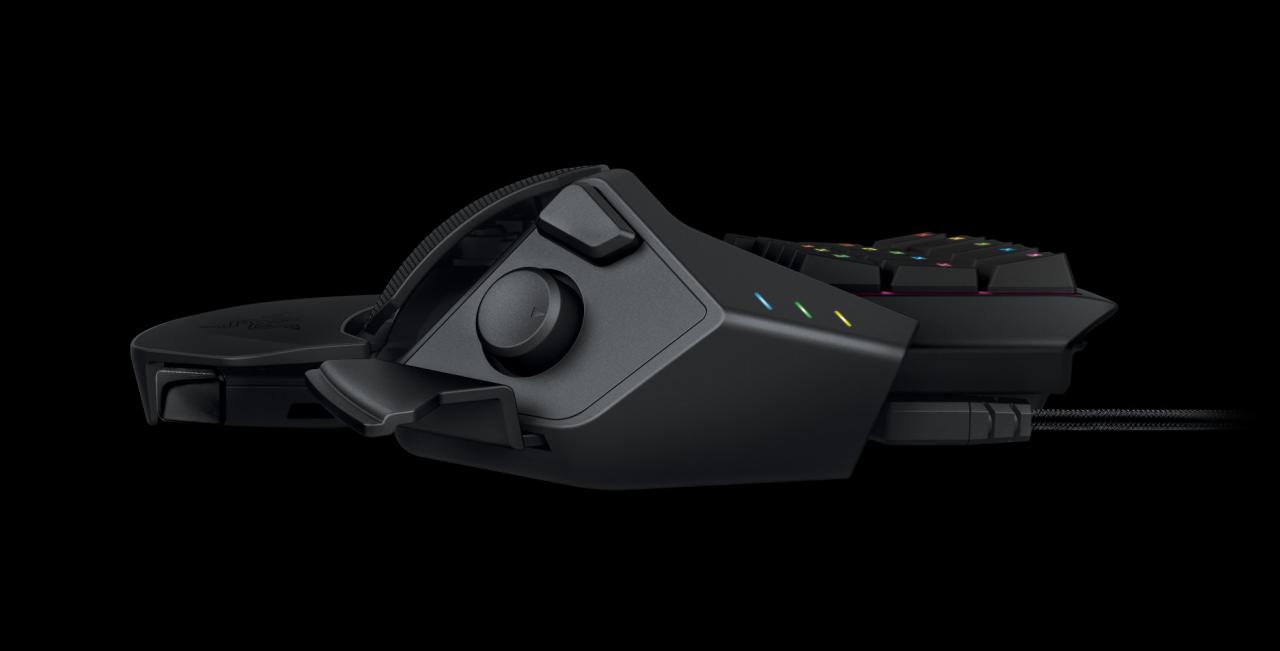 [05/08/2015] Razer auf der Gamescom: Orbweaver Chroma und Deathstalker Chroma angekündigt (10)