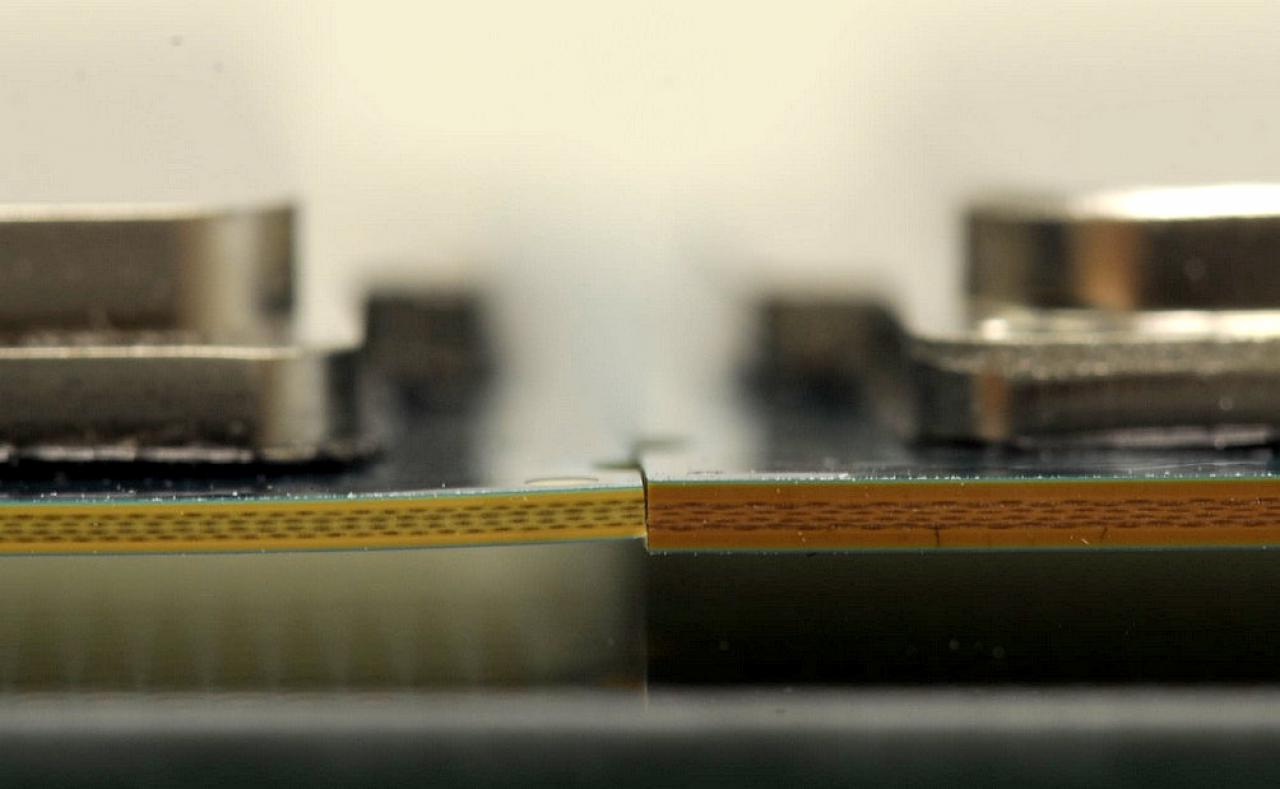 [05/08/2015] Schon beim Skylake-Launch fiel uns das dünne PCB der neuesten Intel-CPUs auf - das Bild ging später um die Welt.