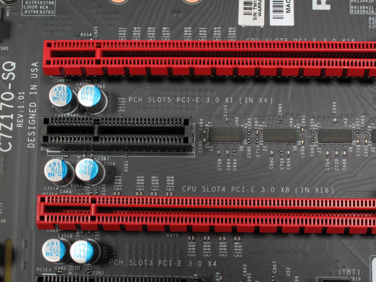 [21/08/2015] Auf Endkunden-Mainboards eher selten zu sehen: Ein mechanischer ×4-Slot. Supermicro gab auf seinen 