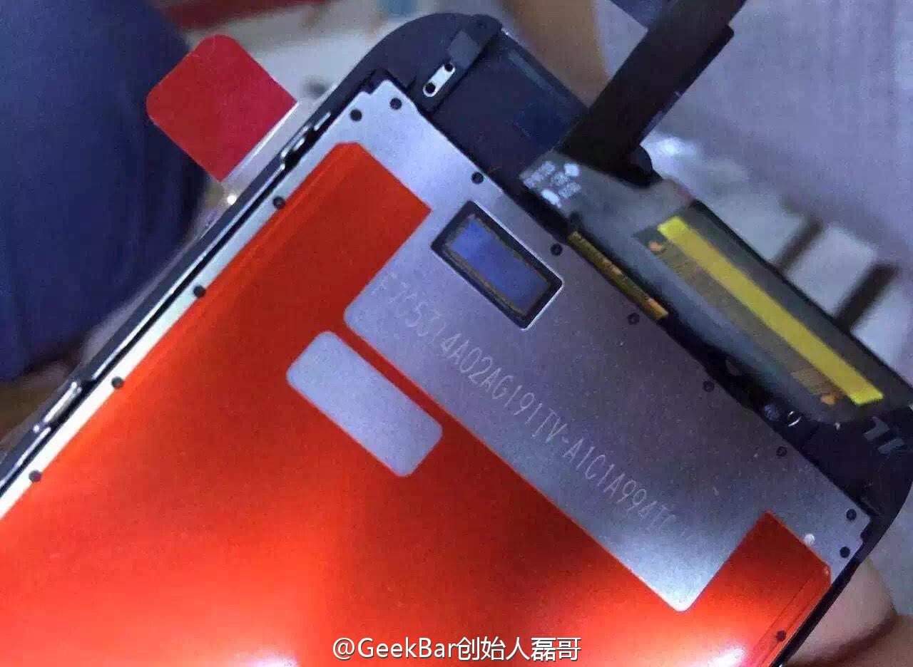 [03/08/2015] Geleakte Bilder zeigen angeblich das Force-Touch-Display des iPhone 6s. (3)