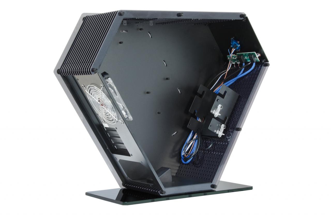 [28/09/2015] Chieftec Exquisit Design SJ-06B: Hexagon-Gehäuse für 170 Euro (2)