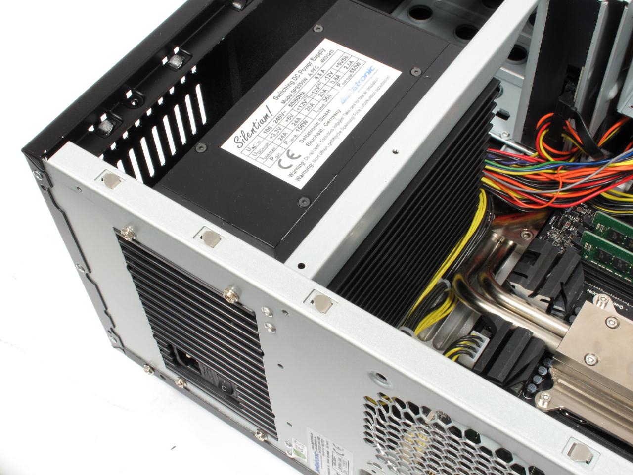 [16/09/2015] Deltatronic Silentium X99: Komplett passiv gekühlter PC im Spiele-Praxistest (4)