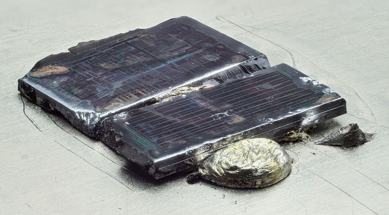 [04/09/2015] Update vom 06.09. mit Schlüsselanhängern, Dino-Chips und CPUs von Innen (1)