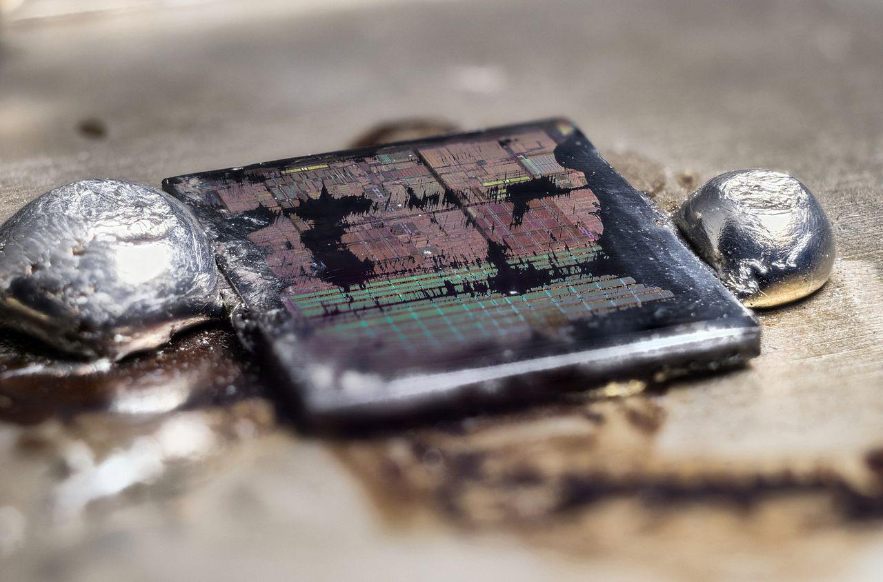 [04/09/2015] Update vom 06.09. mit Schlüsselanhängern, Dino-Chips und CPUs von Innen (3)