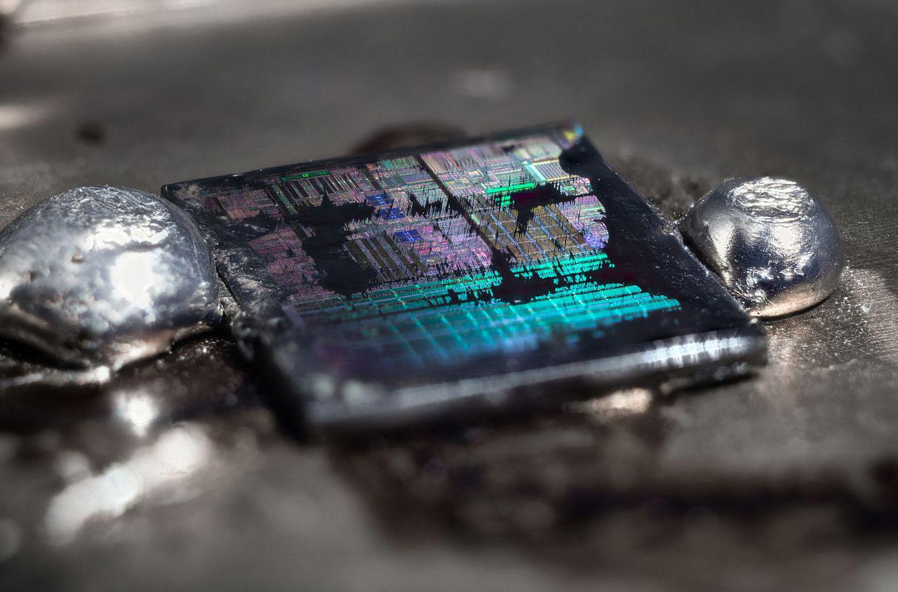 [04/09/2015] Update vom 06.09. mit Schlüsselanhängern, Dino-Chips und CPUs von Innen (4)