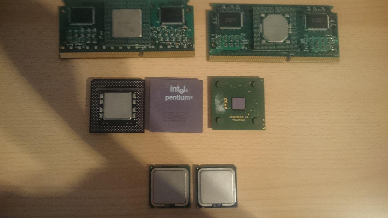 [04/09/2015] Update vom 06.09. mit Schlüsselanhängern, Dino-Chips und CPUs von Innen (6)
