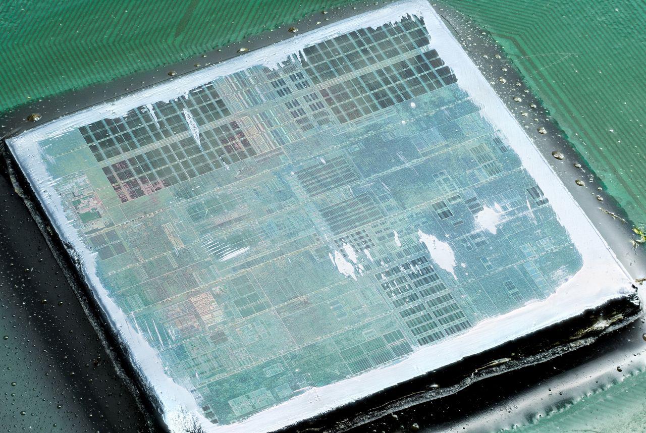 [04/09/2015] Update vom 06.09. mit Schlüsselanhängern, Dino-Chips und CPUs von Innen (14)