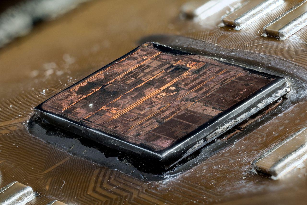 [04/09/2015] Update vom 06.09. mit Schlüsselanhängern, Dino-Chips und CPUs von Innen (18)