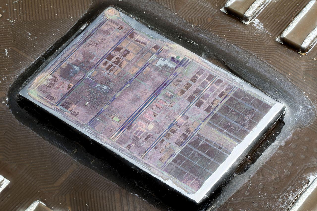 [04/09/2015] Update vom 06.09. mit Schlüsselanhängern, Dino-Chips und CPUs von Innen (19)