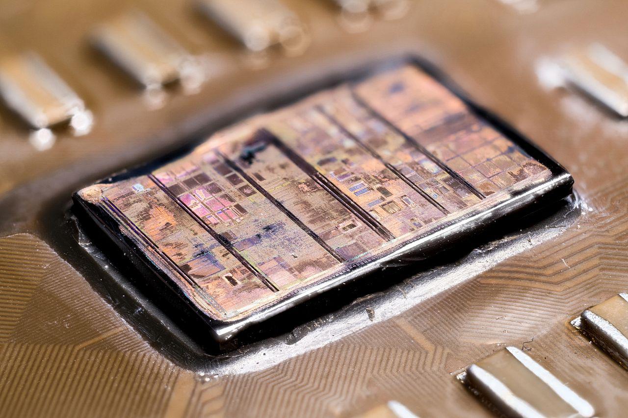 [04/09/2015] Update vom 06.09. mit Schlüsselanhängern, Dino-Chips und CPUs von Innen (21)