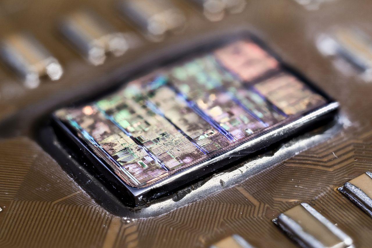 [04/09/2015] Update vom 06.09. mit Schlüsselanhängern, Dino-Chips und CPUs von Innen (22)