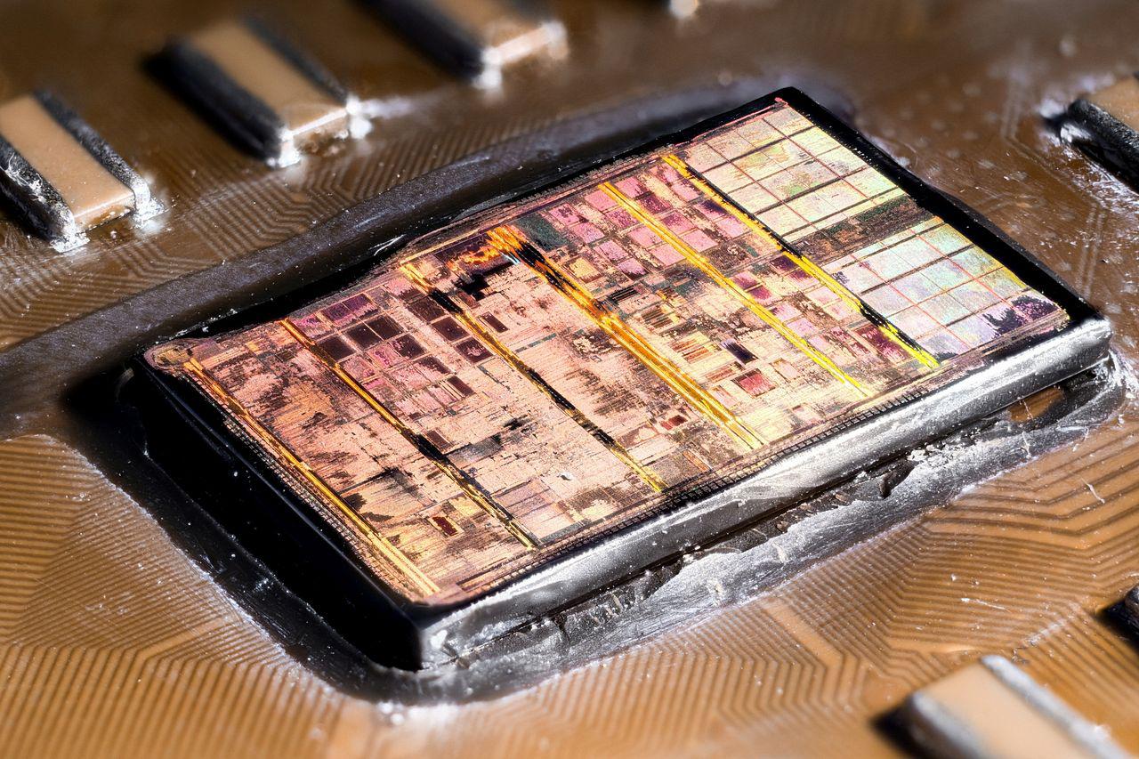 [04/09/2015] Update vom 06.09. mit Schlüsselanhängern, Dino-Chips und CPUs von Innen (23)