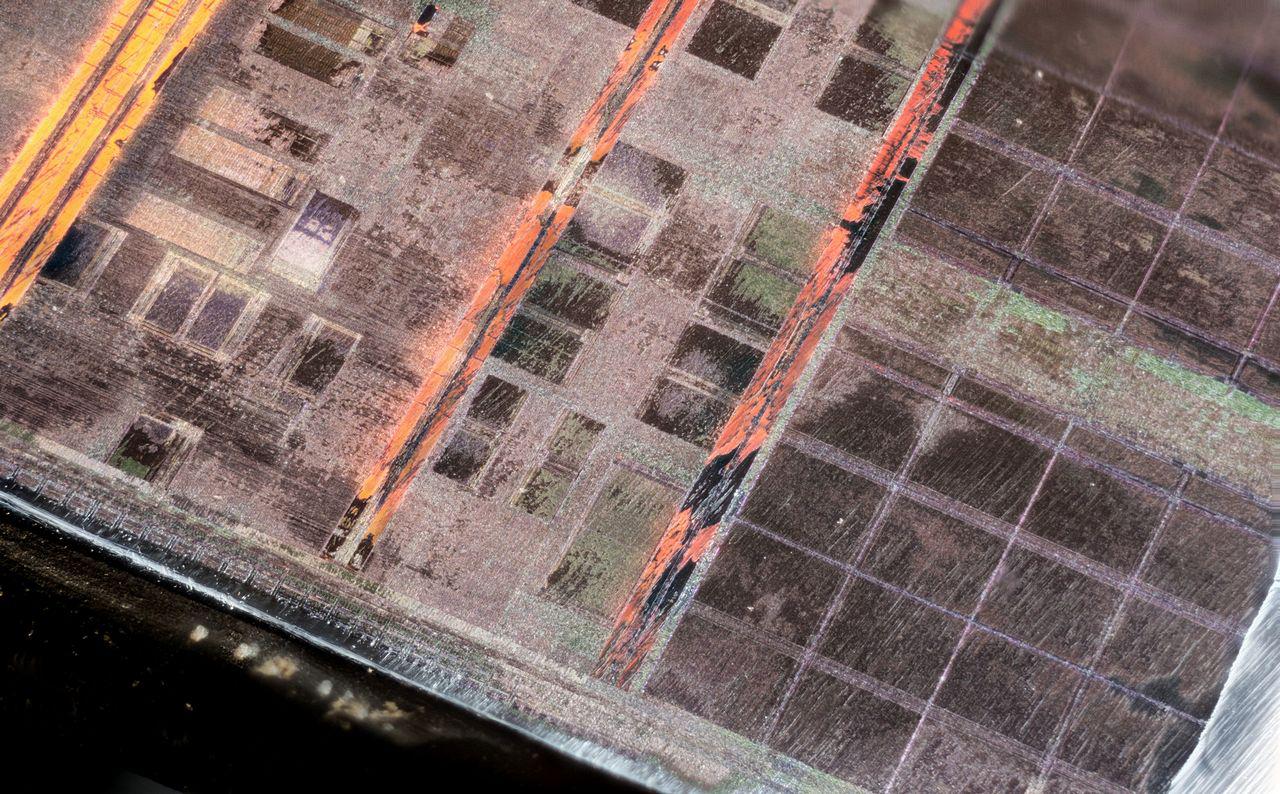 [04/09/2015] Update vom 06.09. mit Schlüsselanhängern, Dino-Chips und CPUs von Innen (24)
