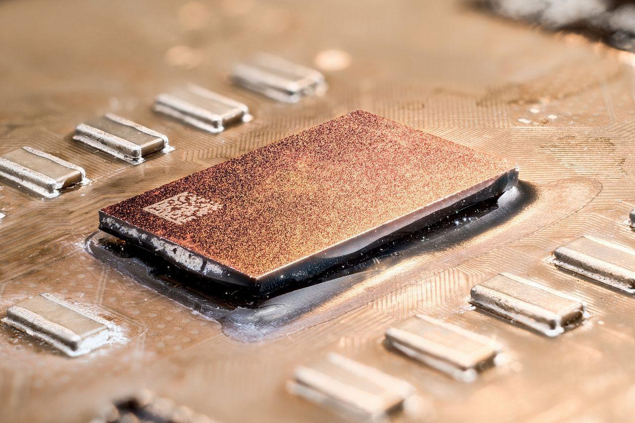 [04/09/2015] Update vom 06.09. mit Schlüsselanhängern, Dino-Chips und CPUs von Innen (26)