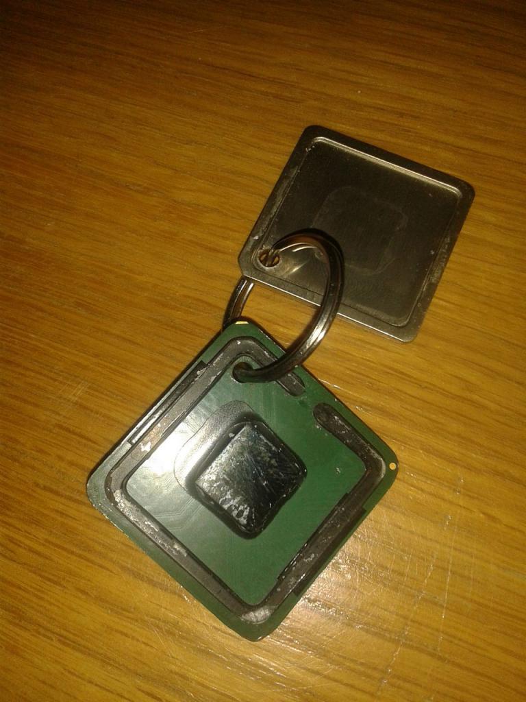 [04/09/2015] Update vom 06.09. mit Schlüsselanhängern, Dino-Chips und CPUs von Innen (31)
