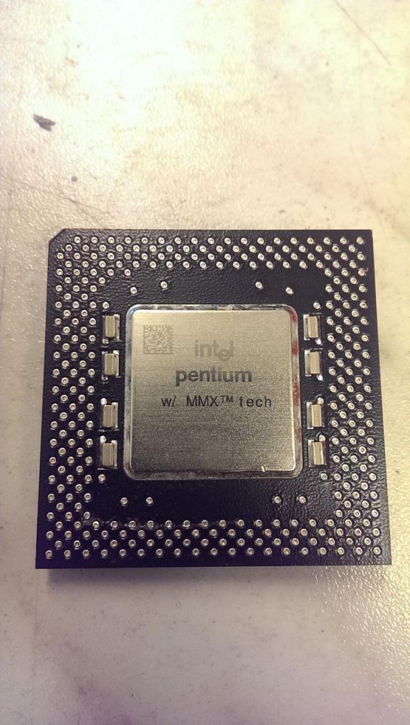 [04/09/2015] Update vom 06.09. mit Schlüsselanhängern, Dino-Chips und CPUs von Innen (35)