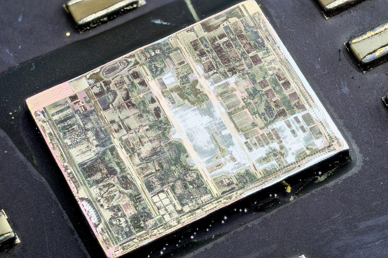[04/09/2015] Update vom 06.09. mit Schlüsselanhängern, Dino-Chips und CPUs von Innen (40)