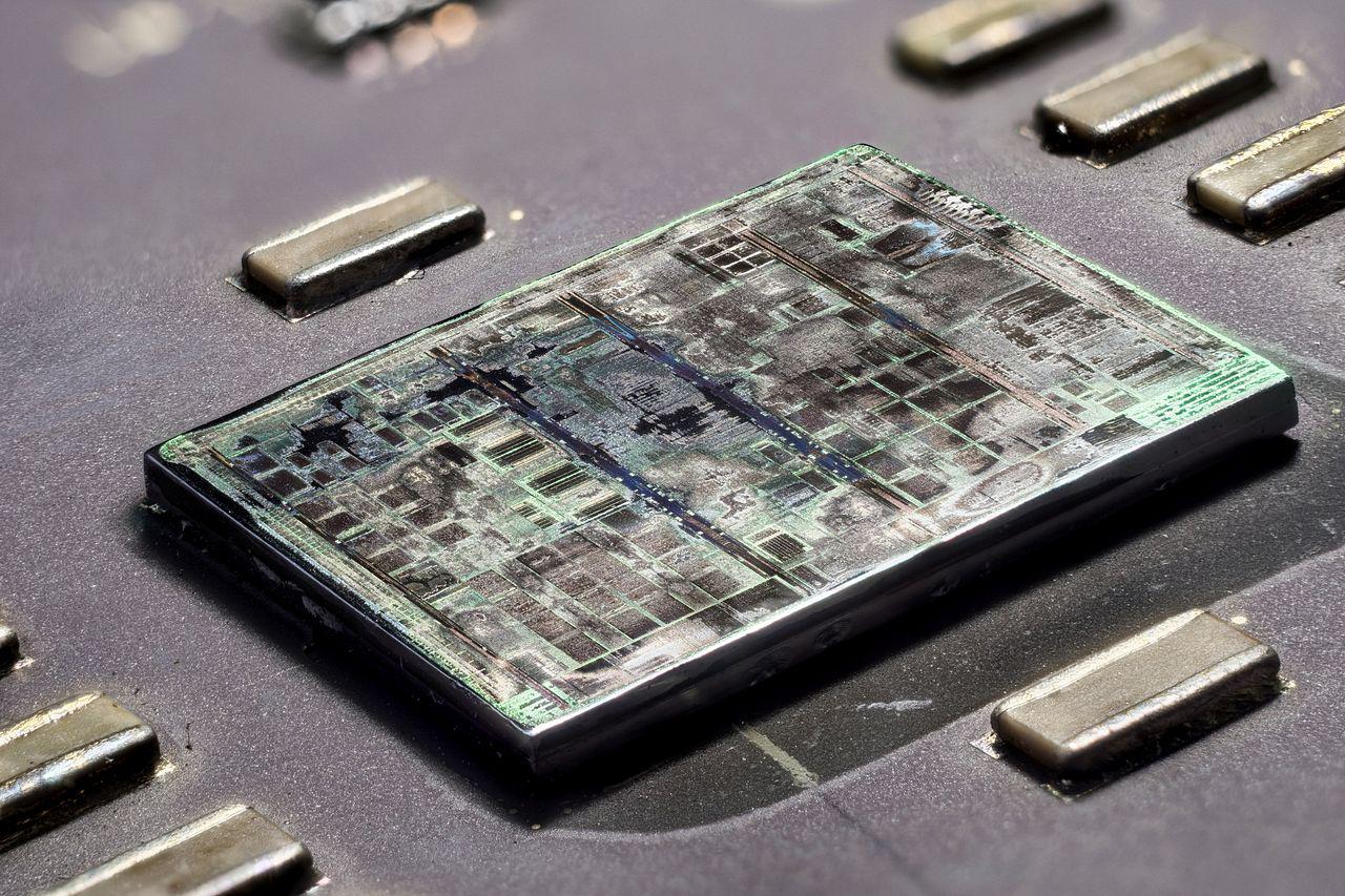 [04/09/2015] Update vom 06.09. mit Schlüsselanhängern, Dino-Chips und CPUs von Innen (43)