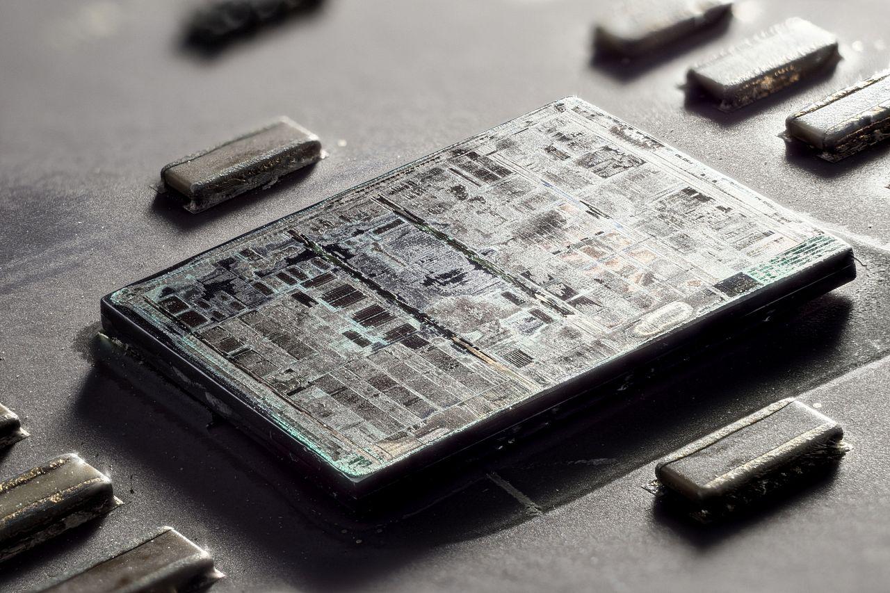 [04/09/2015] Update vom 06.09. mit Schlüsselanhängern, Dino-Chips und CPUs von Innen (44)