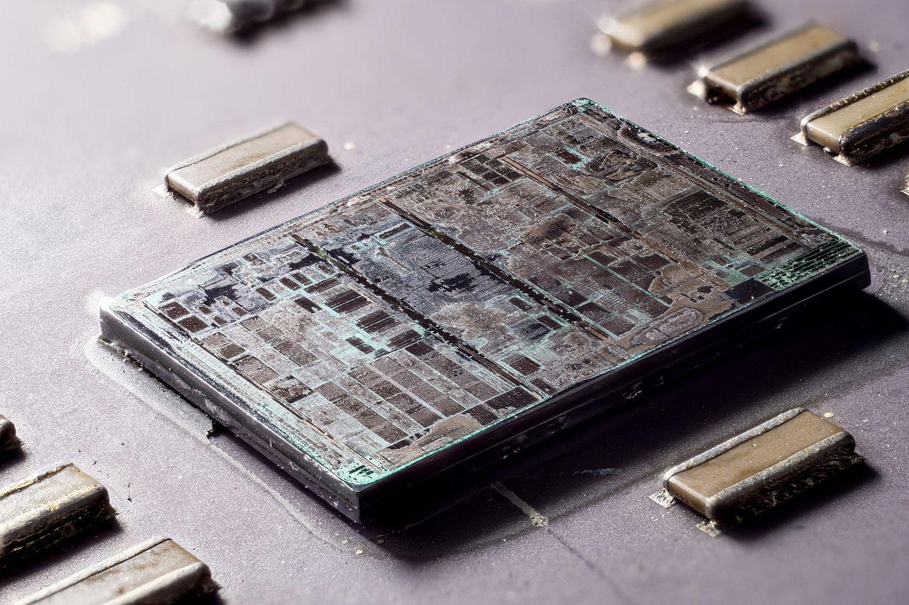 [04/09/2015] Update vom 06.09. mit Schlüsselanhängern, Dino-Chips und CPUs von Innen (45)
