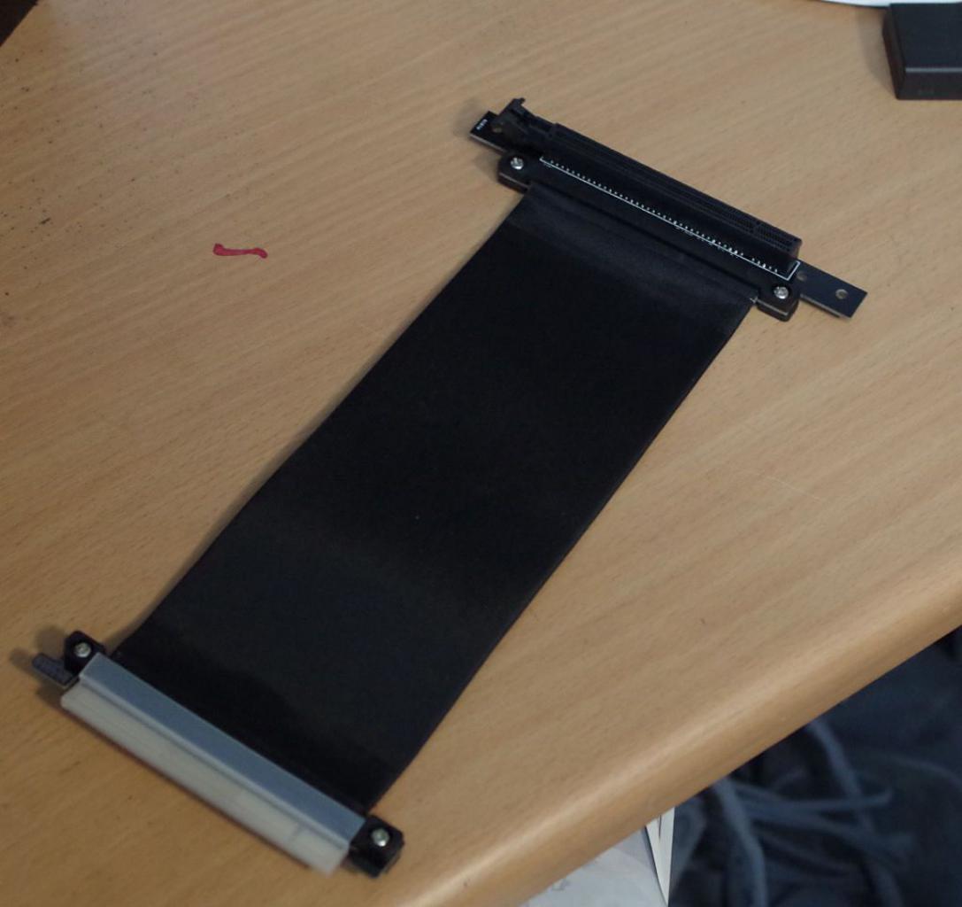 [10/09/2015] Radeon R9 Nano macht's möglich: Ein kleines Casecon-Kraftpaket entsteht (5)