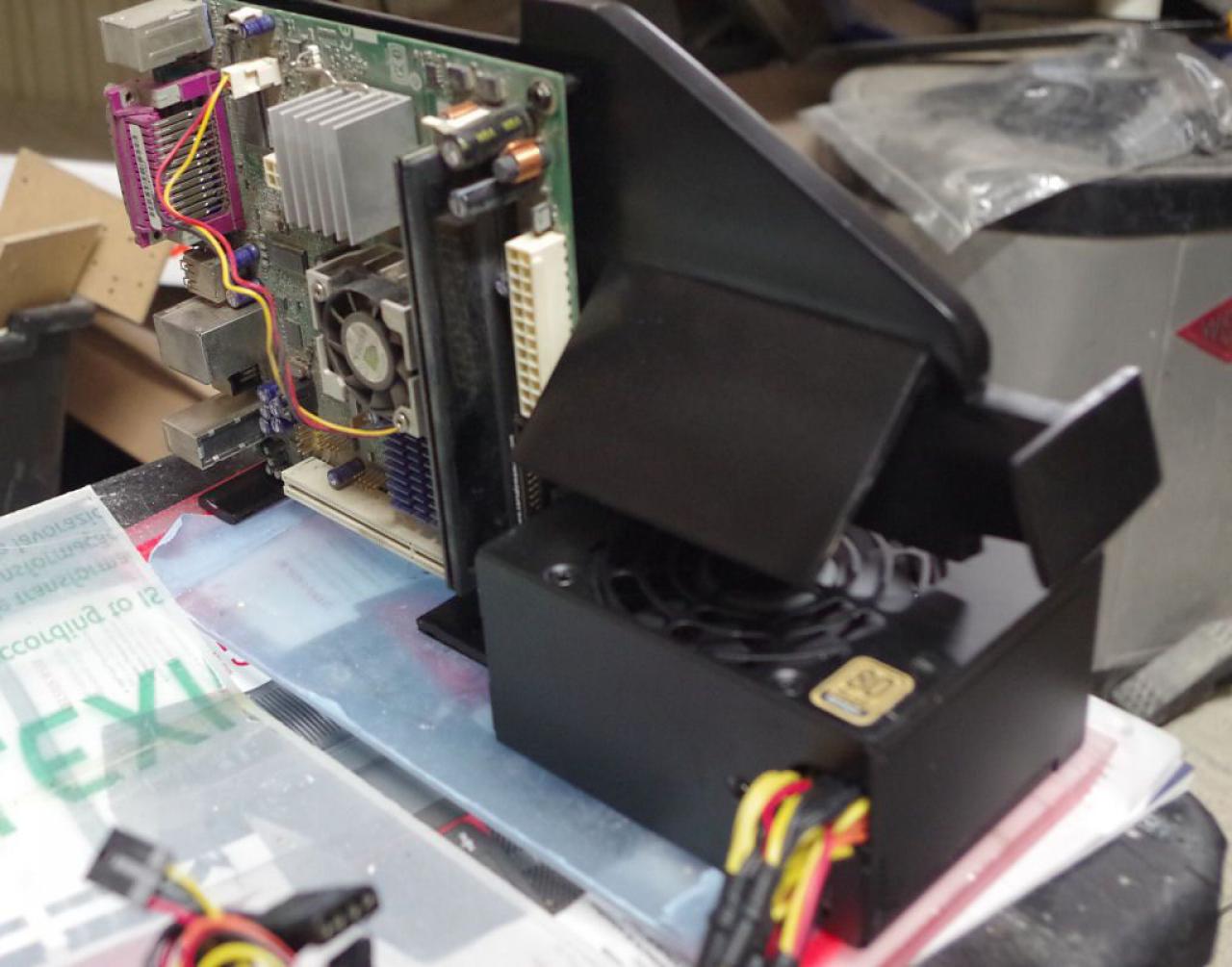 [10/09/2015] Radeon R9 Nano macht's möglich: Ein kleines Casecon-Kraftpaket entsteht (40)