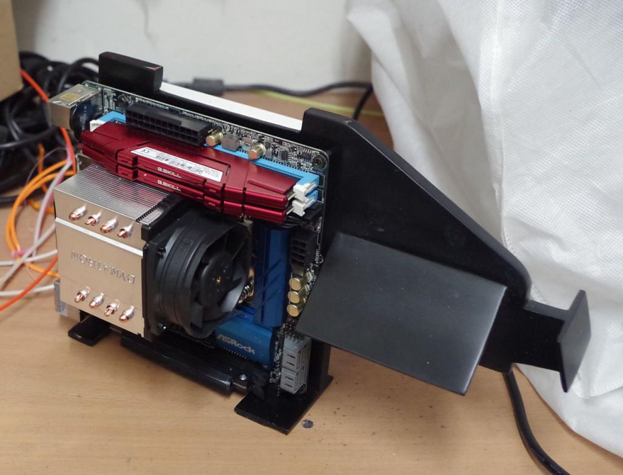 [10/09/2015] Radeon R9 Nano macht's möglich: Ein kleines Casecon-Kraftpaket entsteht (41)