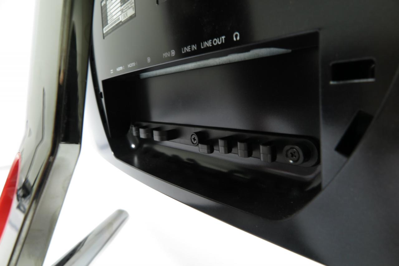 [15/10/2015] Benq XR3501: Anschlüsse und Kabelklemmen