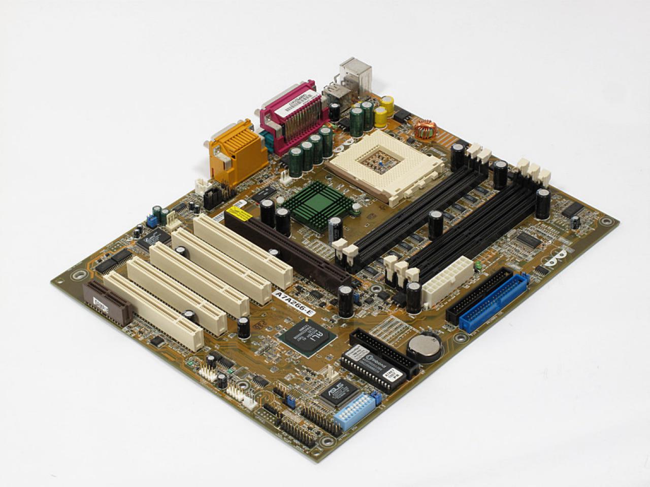 [30/10/2015] Update vom 1.11.2015 mit neuen Mainboard-Bildern (9)