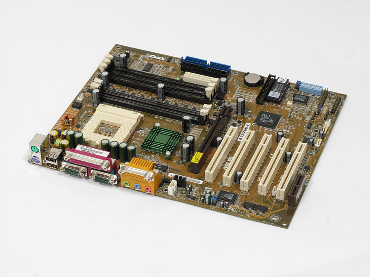 [30/10/2015] Update vom 1.11.2015 mit neuen Mainboard-Bildern (10)