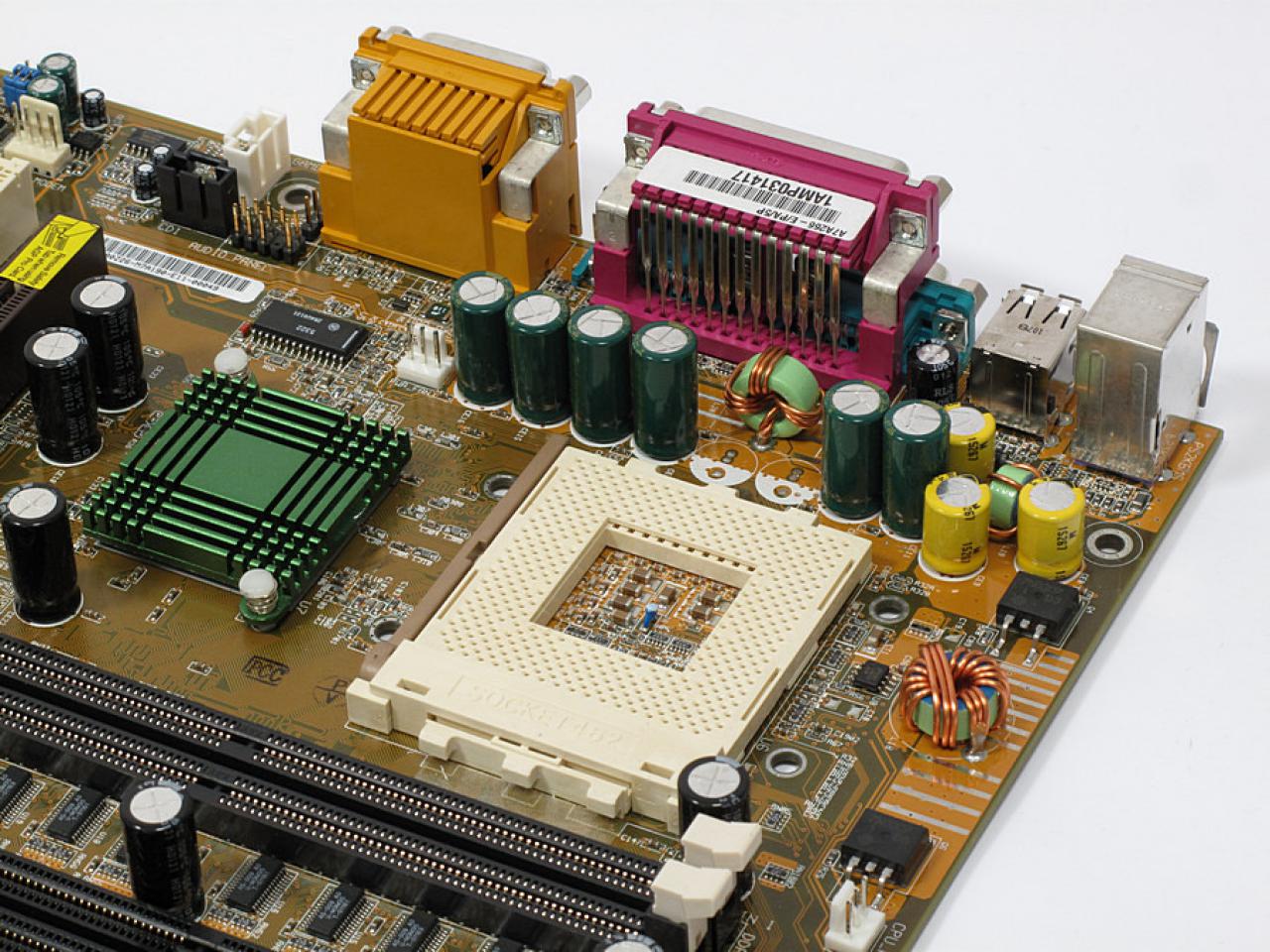 [30/10/2015] Update vom 1.11.2015 mit neuen Mainboard-Bildern (11)