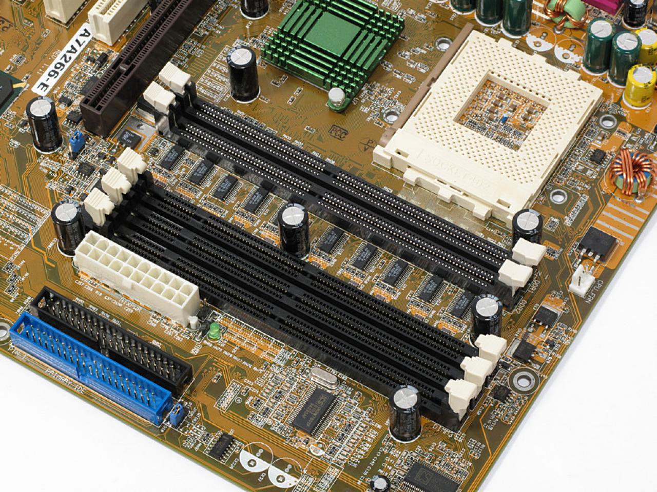 [30/10/2015] Update vom 1.11.2015 mit neuen Mainboard-Bildern (12)