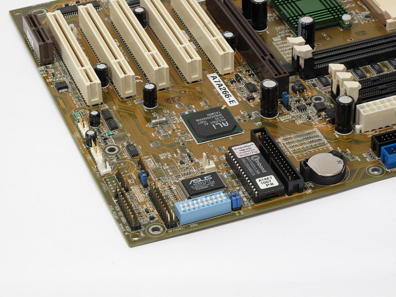[30/10/2015] Update vom 1.11.2015 mit neuen Mainboard-Bildern (13)