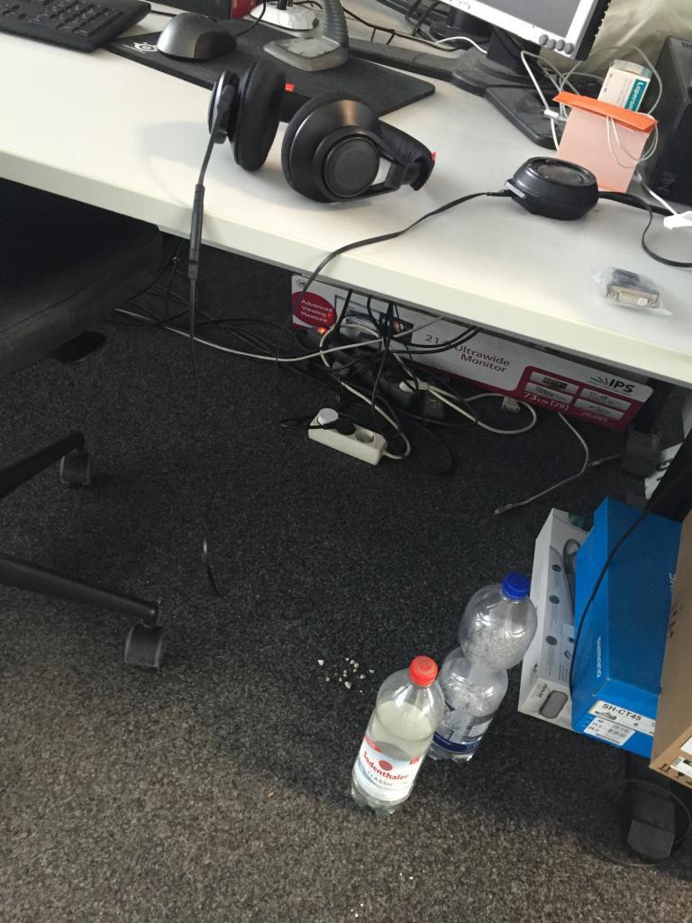 [09/10/2015] Hier im Bild sehen Sie den Arbeitsplatz unseres Online-Redakteurs und Kolporteurs Mark 