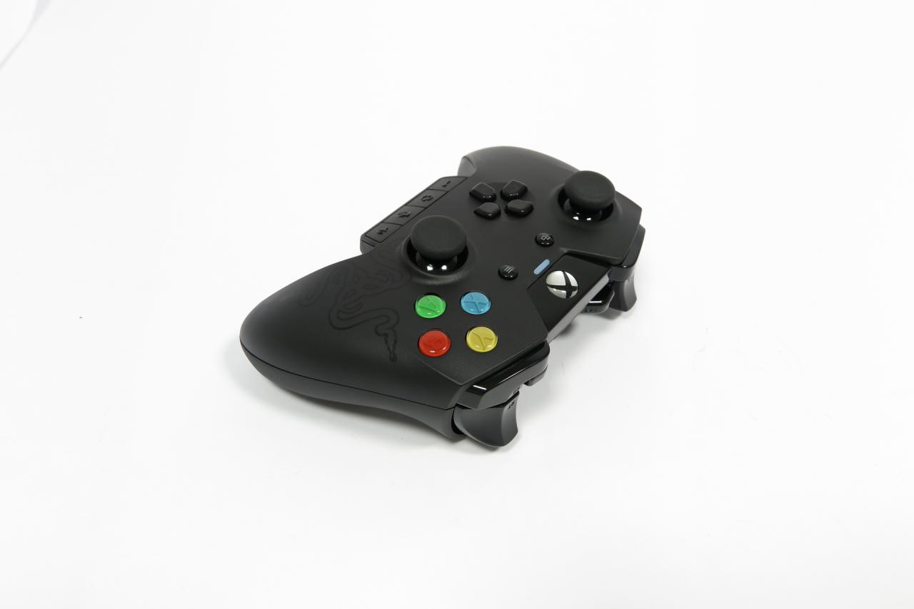 [22/10/2015] Razer Wildcat: Razers Edel-Gamepad und schärfster Konkurrent des Microsoft Elite-Controllers im Test (2)