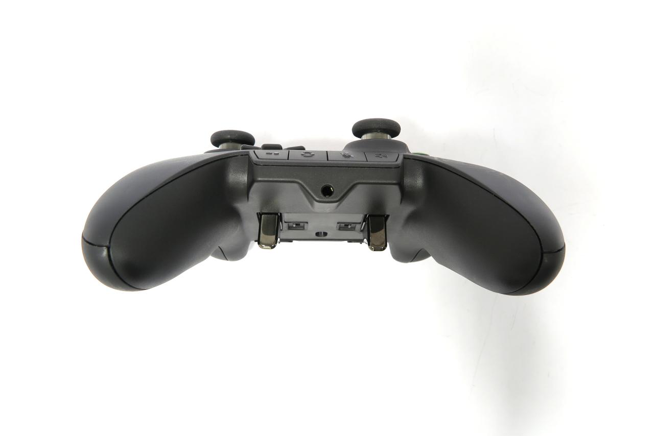 [22/10/2015] Razer Wildcat: Razers Edel-Gamepad und schärfster Konkurrent des Microsoft Elite-Controllers im Test (7)