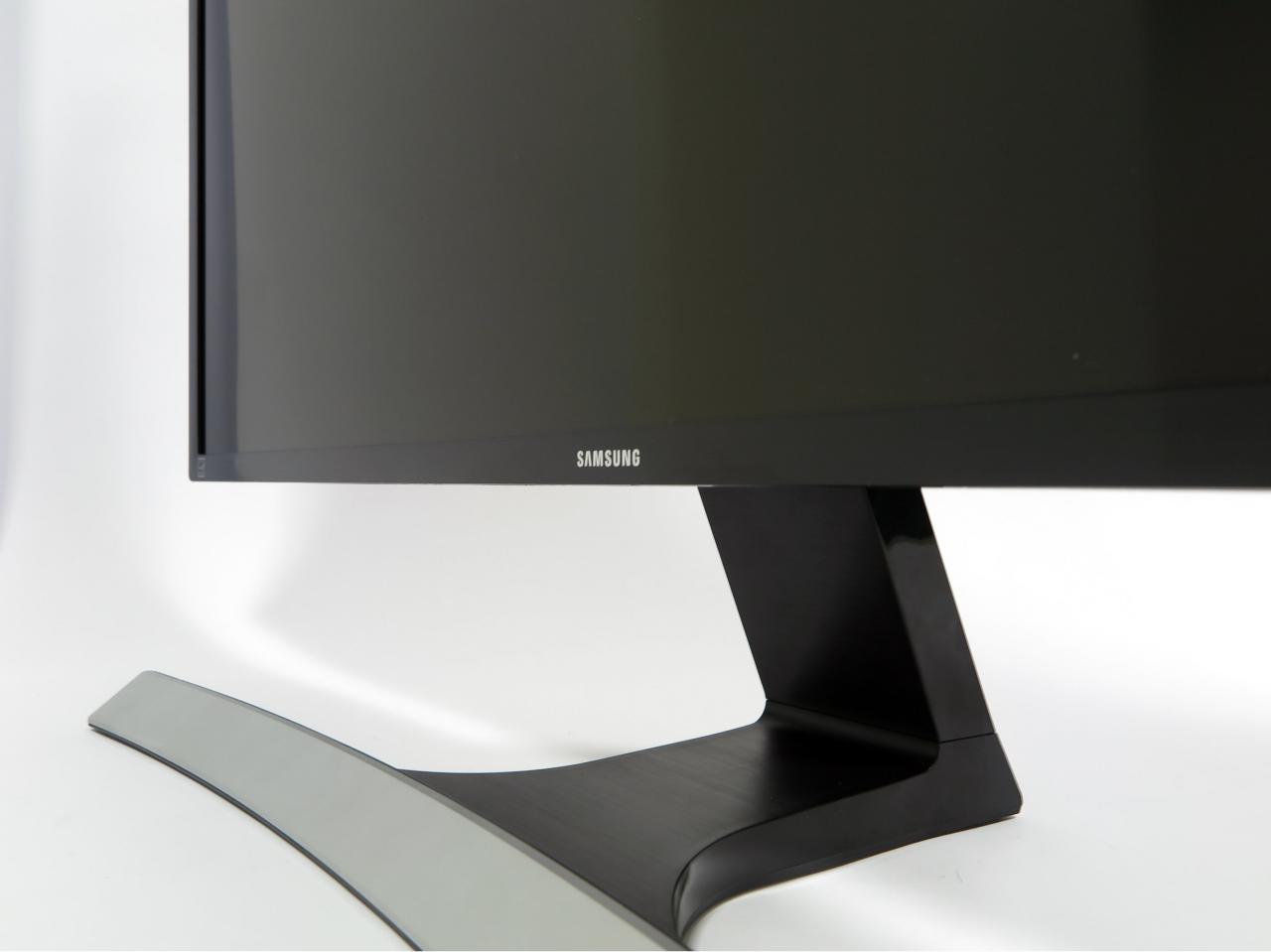 [27/10/2015] Samsung S32E590C: 3000R-Krümmung, VA-Panel