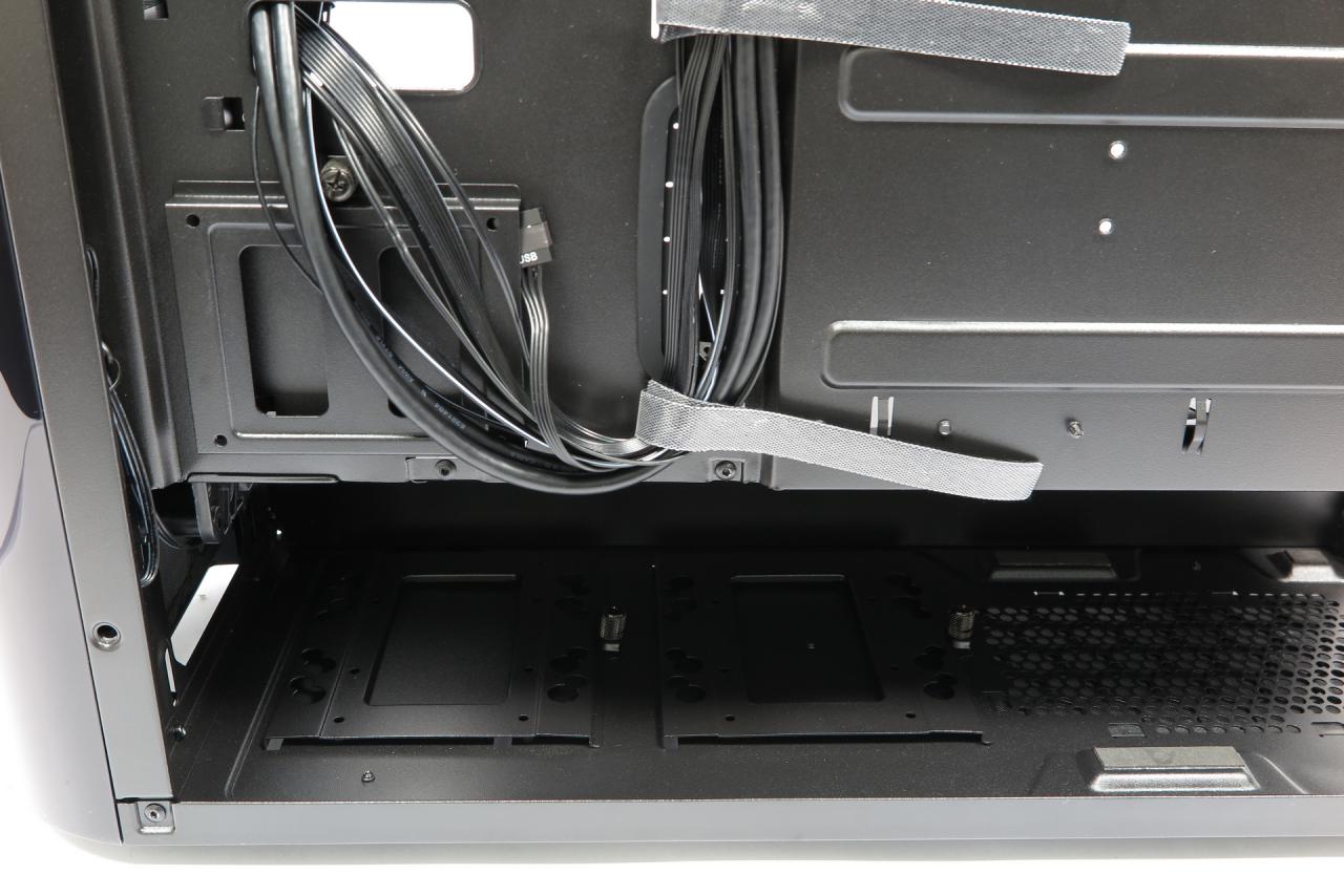 [23/11/2015] Bitfenix Pandora ATX: Vergrößerte Midi-Variante des Bitfenix-Designgehäuses im Test (12)
