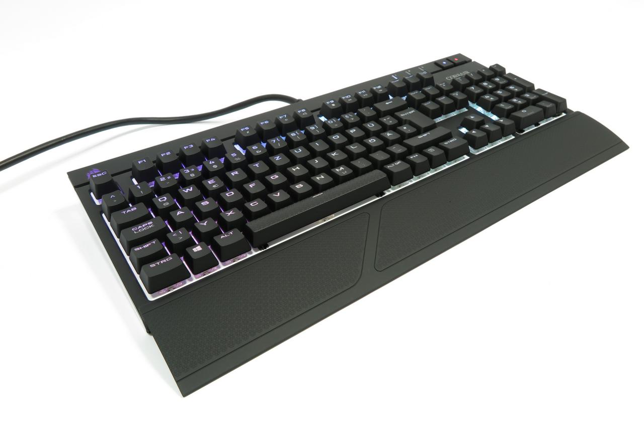 [25/11/2015] Corsair Strafe RGB MX Silent: Mechanischer Leisetreter im Test (5)
