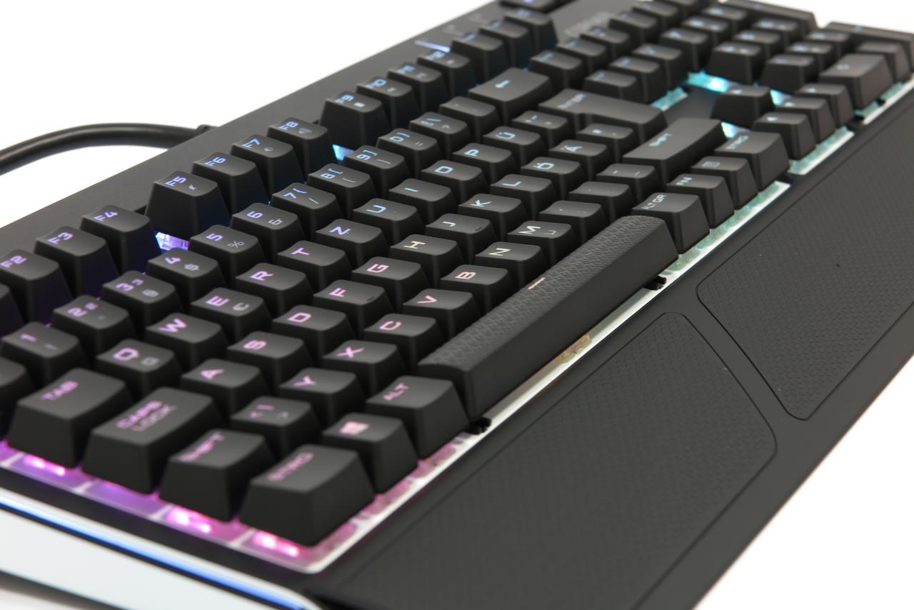 [25/11/2015] Corsair Strafe RGB MX Silent: Mechanischer Leisetreter im Test (6)