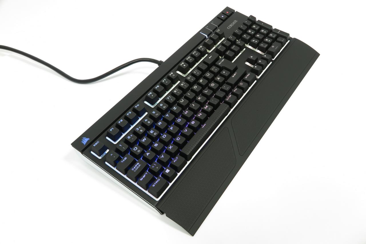 [25/11/2015] Corsair Strafe RGB MX Silent: Mechanischer Leisetreter im Test (8)